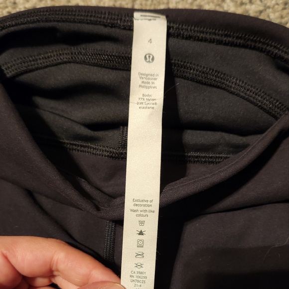 Multimedia invigorate high rise shorts with pockets - Picture 2 of 3